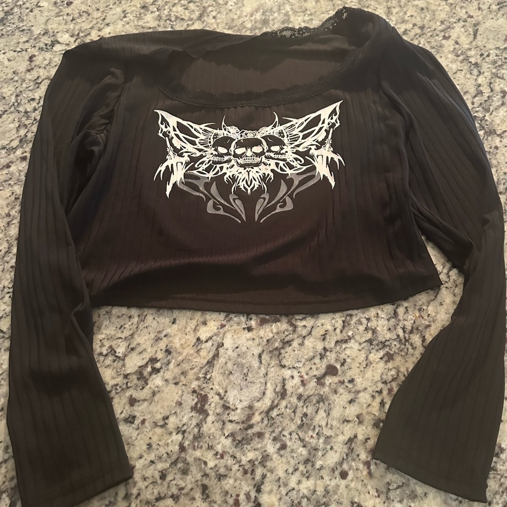 Black Graphic Long Sleeve Crop Top